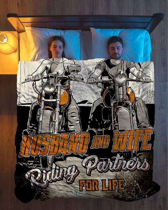 Husband and wife riding partners blanket