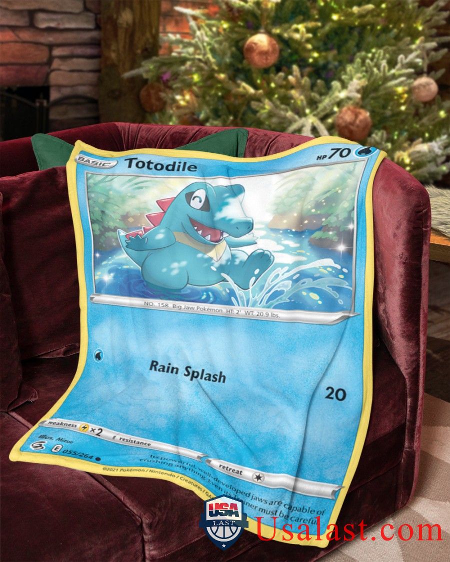 Pokemon-Totodile-Fusion-Strike-Blanket-1.jpg