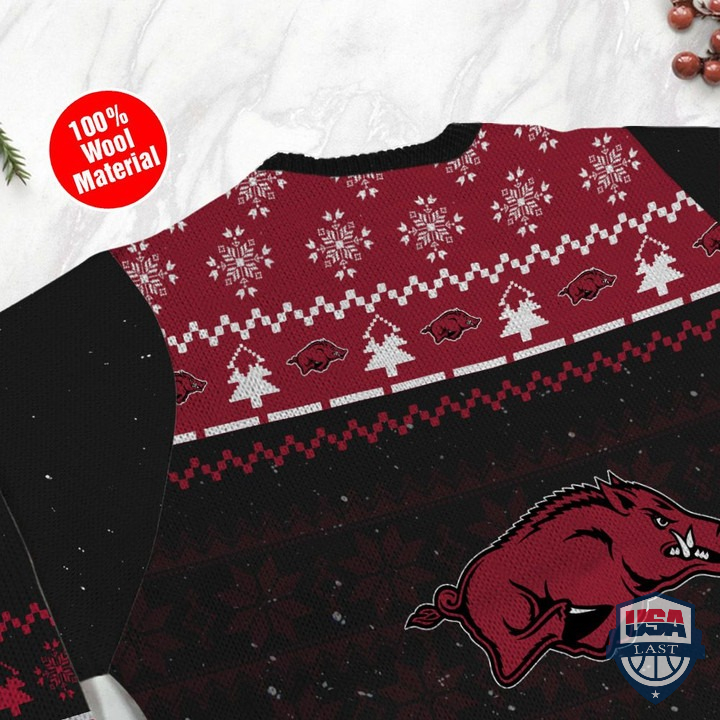 Ab0hHaxG-T240122-143xxxArkansas-Razorbacks-Snoopy-Dabbing-Ugly-Christmas-Sweater-1.jpg