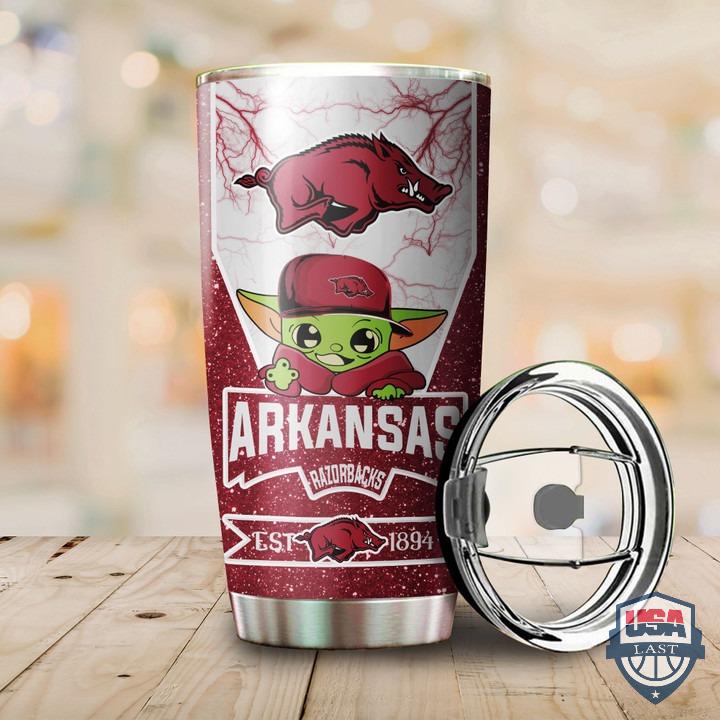 F1DGAR2s-T240122-162xxxBaby-Yoda-With-Arkansas-Razorbacks-Hat-Custom-Name-Tumbler-1.jpg