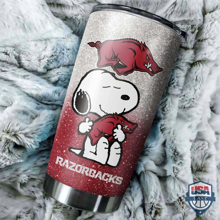 HSeOGXpf-T240122-157xxxSnoopy-Hug-Arkansas-Razorbacks-Custom-Name-Tumbler-2.jpg