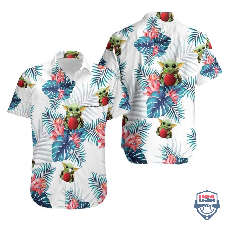 Xa8C6WjQ-T080122-172xxxBaby-Yoda-Hugging-Apples-Tropical-Blue-Leaves-Hawaiian-Shirt-2.jpg