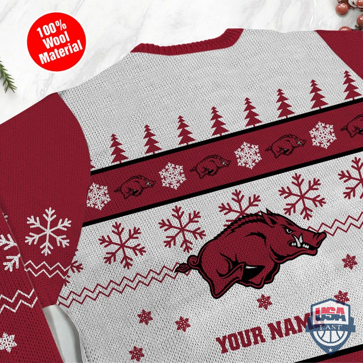 oKKOhbWV-T240122-149xxxNCAA-Arkansas-Razorbacks-Custom-Name-Sweater-2.jpg