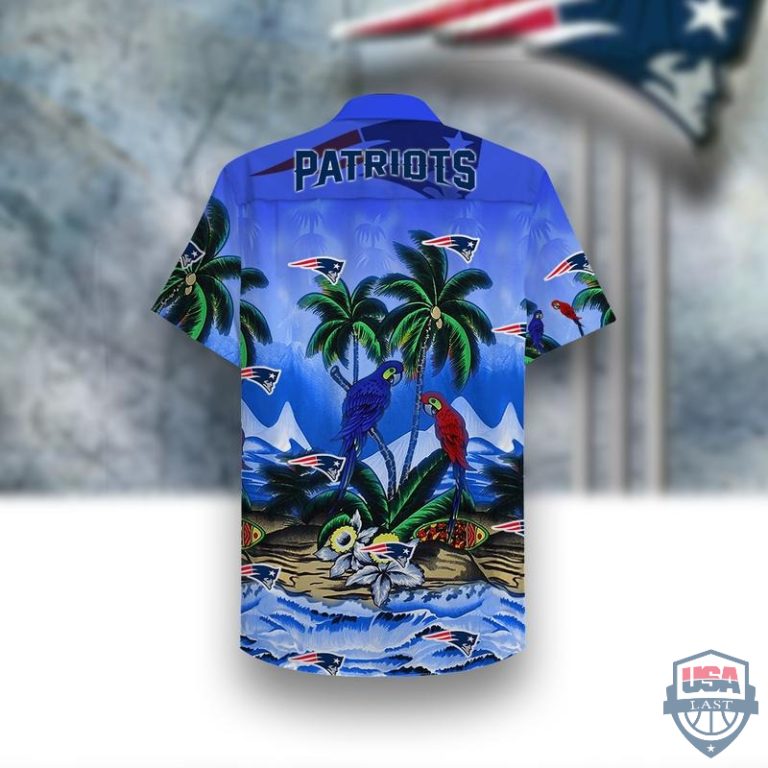 K5WEKwvE-T170222-076xxxNew-England-Patriots-Parrots-Hawaiian-Shirt-1.jpg