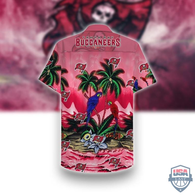 yK79bUzp-T170222-056xxxTampa-Bay-Buccaneers-Parrots-Hawaiian-Shirt-1.jpg