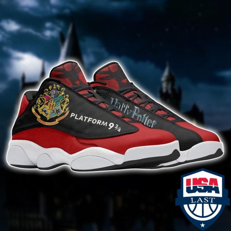 1ygFiDAl-TH170322-15xxxHarry-Potter-Air-Jordan-13-sneaker.jpeg