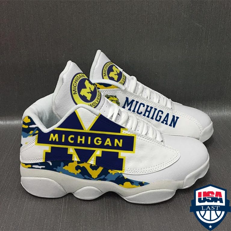 4xojwu2g-TH150322-05xxxMichigan-Wolverines-NCAA-ver-2-Air-Jordan-13-sneaker.jpg