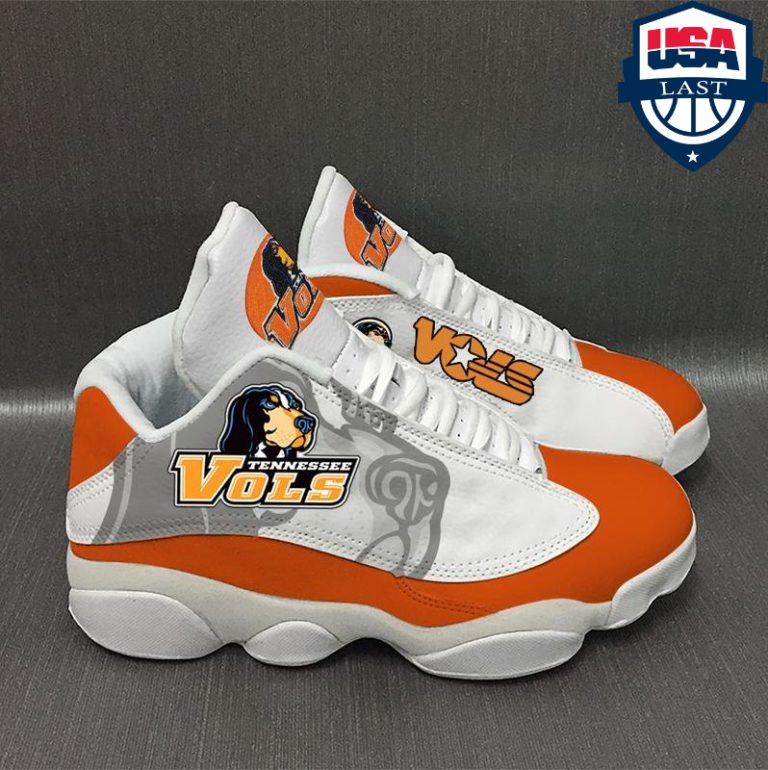 7giDcvCM-TH110322-03xxxTennessee-Volunteers-NCAA-Air-Jordan-13-sneaker1.jpg