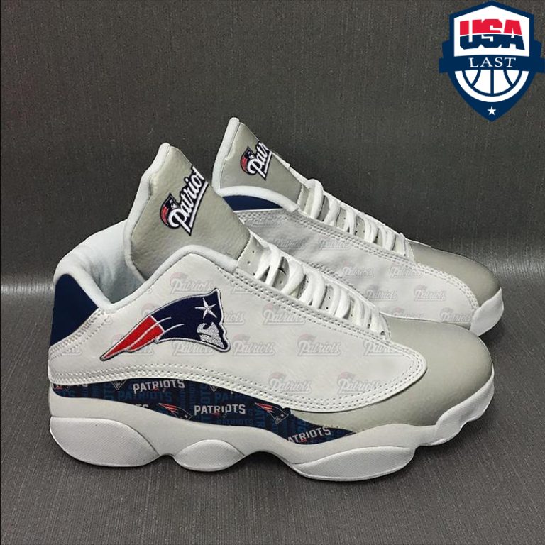 9qJy6CKd-TH140322-33xxxNew-England-Patriots-NFL-ver-7-Air-Jordan-13-sneaker2.jpg