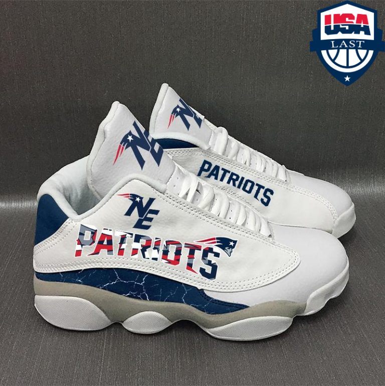 9tZLOSzB-TH140322-27xxxNew-England-Patriots-NFL-ver-1-Air-Jordan-13-sneaker2.jpg