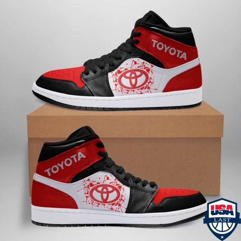 VwAguAuo-TH290322-52xxxToyota-Automobile-Car-ver-1-Air-Jordan-High-Top-Sneaker-Shoes2.jpg