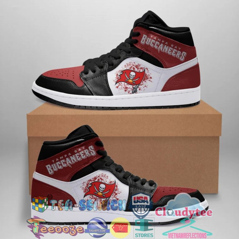 1CdLiCnd-TH160422-08xxxTampa-Bay-Buccaneers-NFL-ver-3-Air-Jordan-High-Top-Sneaker-Shoes2.jpg