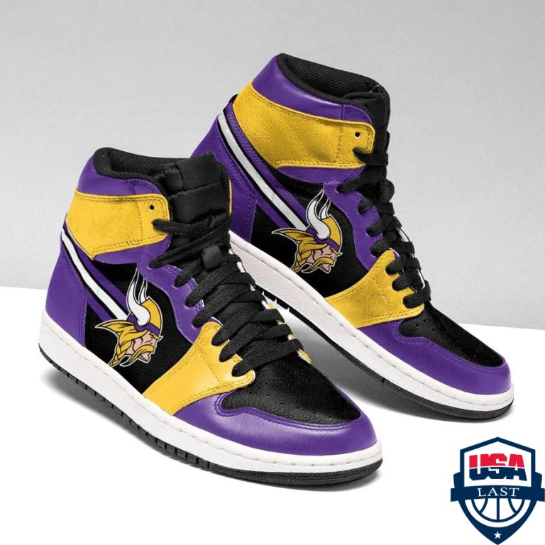 21kfyjuP-TH090422-22xxxMinnesota-Vikings-NFL-ver-5-Air-Jordan-High-Top-Sneaker-Shoes3.jpg