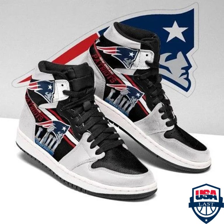 7qmGTpYB-TH060422-57xxxNew-England-Patriots-NFL-ver-4-Air-Jordan-High-Top-Sneaker-Shoes2.jpg