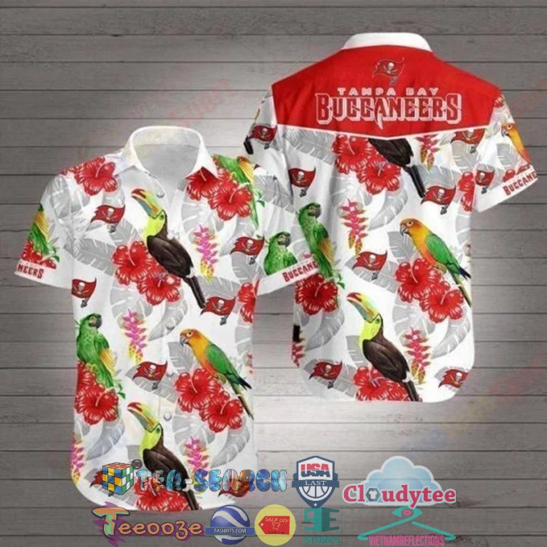 COTO7P8R-TH210422-29xxxTampa-Bay-Buccaneers-NFL-Flower-Parrot-Hawaiian-Shirt2.jpg