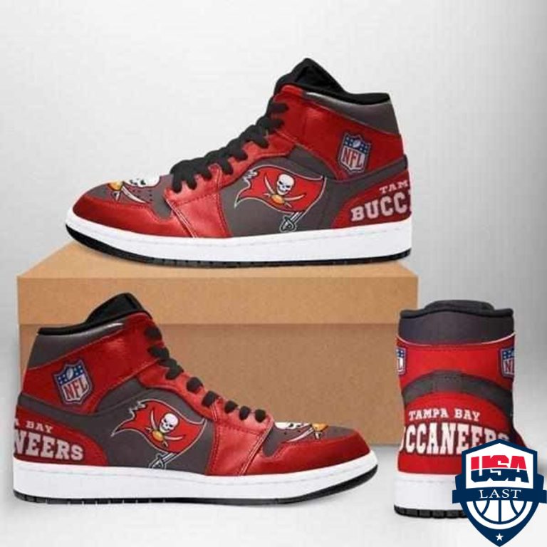 EgtMjwWt-TH120422-50xxxTampa-Bay-Buccaneers-NFL-Air-Jordan-High-Top-Sneaker-Shoes1.jpg