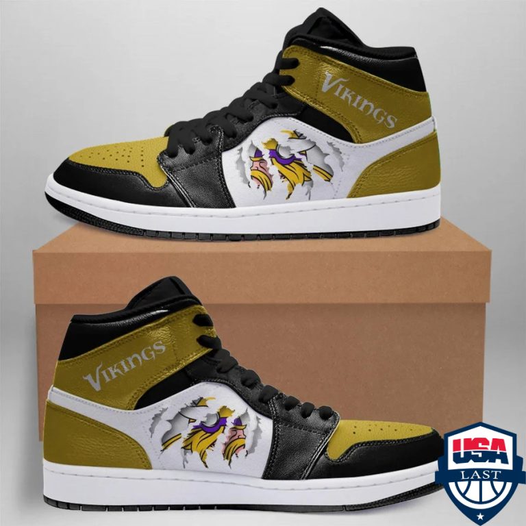 I6oP1M4R-TH080422-18xxxMinnesota-Vikings-NFL-ver-4-Air-Jordan-High-Top-Sneaker-Shoes.jpg