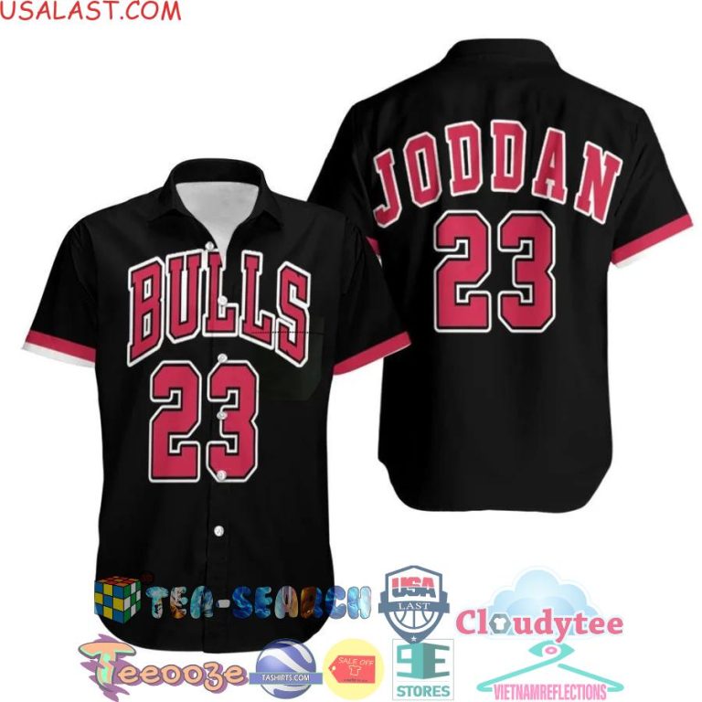 SAbXFceE-TH250422-43xxxChicago-Bulls-NBA-Michael-Jordan-23-Throwback-Black-Hawaiian-Shirt.jpg