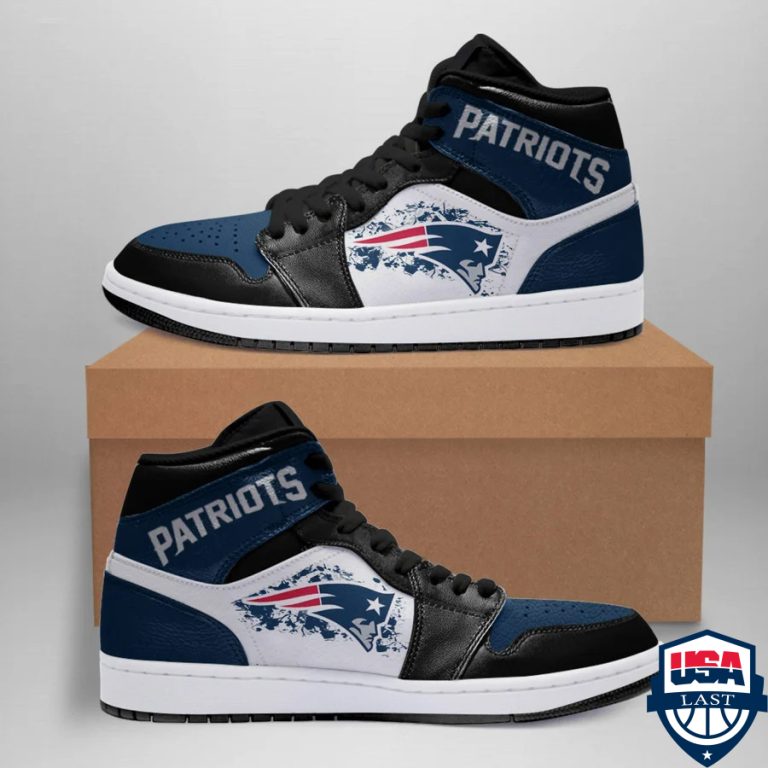 dzF2df7j-TH050422-48xxxNew-England-Patriots-NFL-ver-1-Air-Jordan-High-Top-Sneaker-Shoes2.jpg