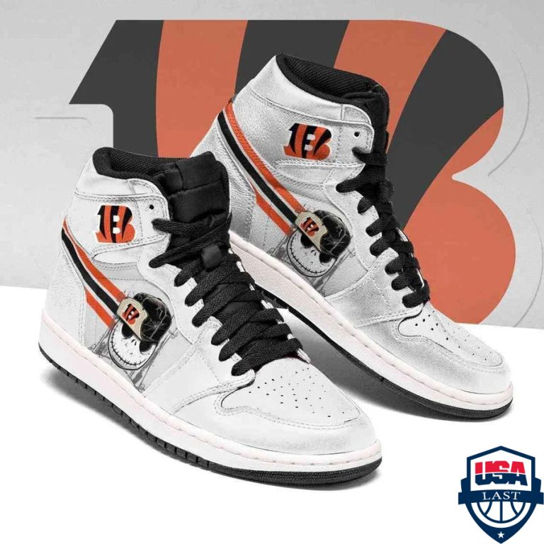 jCdVzGc3-TH070422-23xxxCincinnati-Bengals-NFL-Jack-Skellington-Face-Air-Jordan-High-Top-Sneaker-Shoes2.jpg