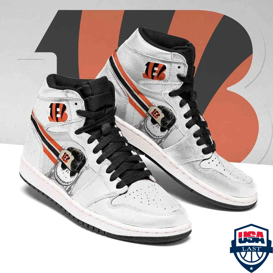 qnLg5RJK-TH070422-23xxxCincinnati-Bengals-NFL-Jack-Skellington-Face-Air-Jordan-High-Top-Sneaker-Shoes3.jpg