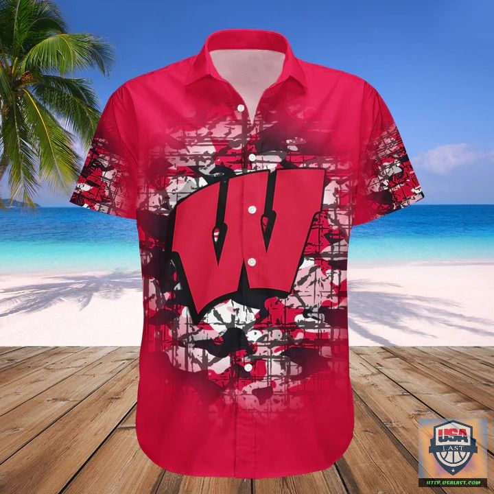 GNaellM3-T180622-24xxxWisconsin-Badgers-Camouflage-Vintage-Hawaiian-Shirt-1.jpg