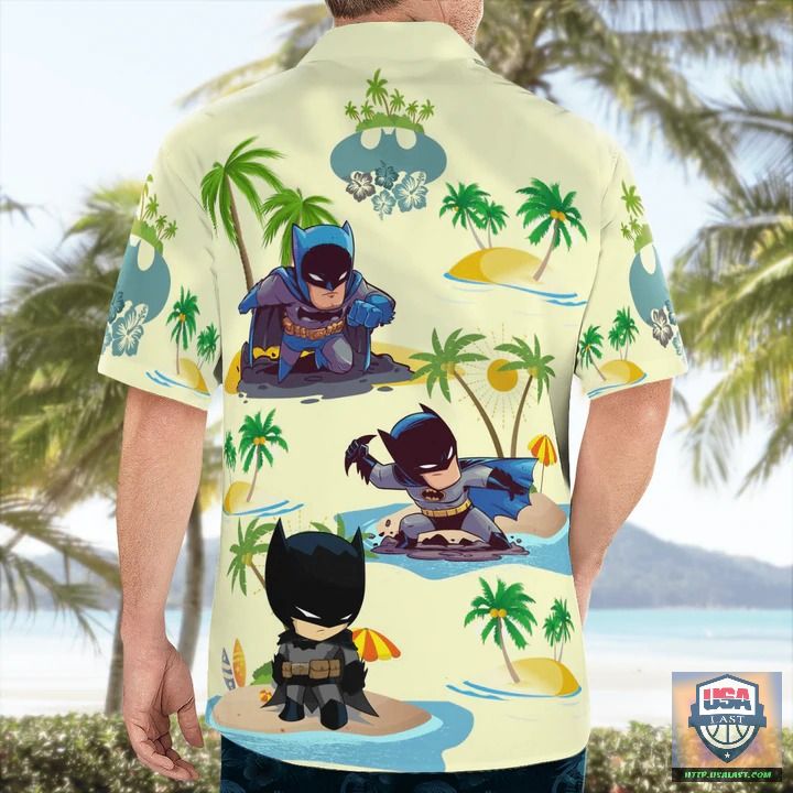 V4aR9cCK-T150622-13xxxCute-Batman-On-Beach-Yellow-Hawaiian-Shirt-3.jpg