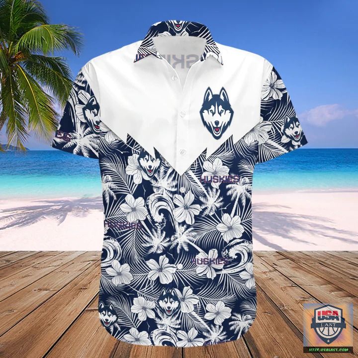 Traditional UConn Huskies NCAA Tropical Seamless Hawaiian Shirt