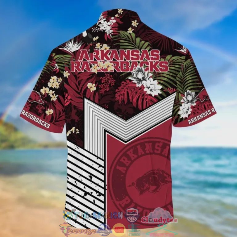 1ZR7doUe-TH120722-01xxxArkansas-Razorbacks-NCAA-Tropical-Hawaiian-Shirt-And-Shorts1.jpg