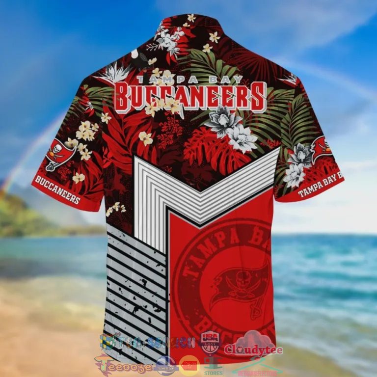 pUyGhb7w-TH090722-43xxxTampa-Bay-Buccaneers-NFL-Tropical-Hawaiian-Shirt-And-Shorts1.jpg